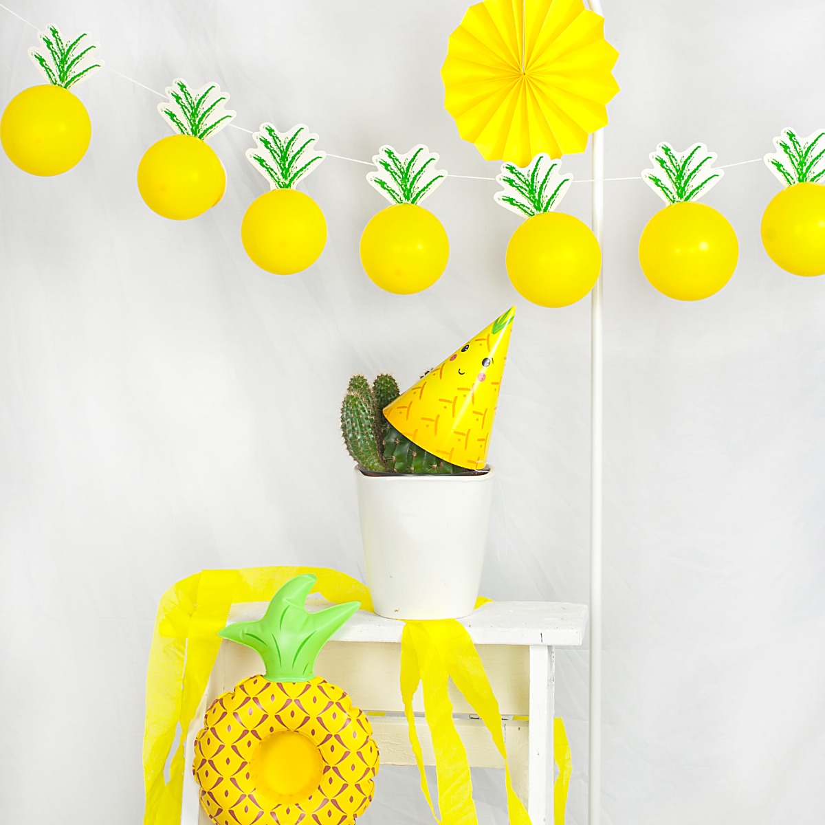 Pukka Party Make Your Own Pineapple Balloon Garland Kit with Balloons